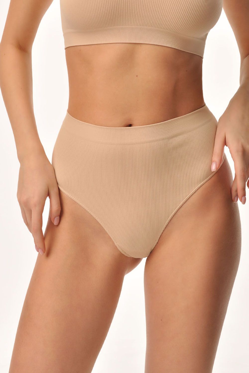 Трусы-стринги PE055 Nudo