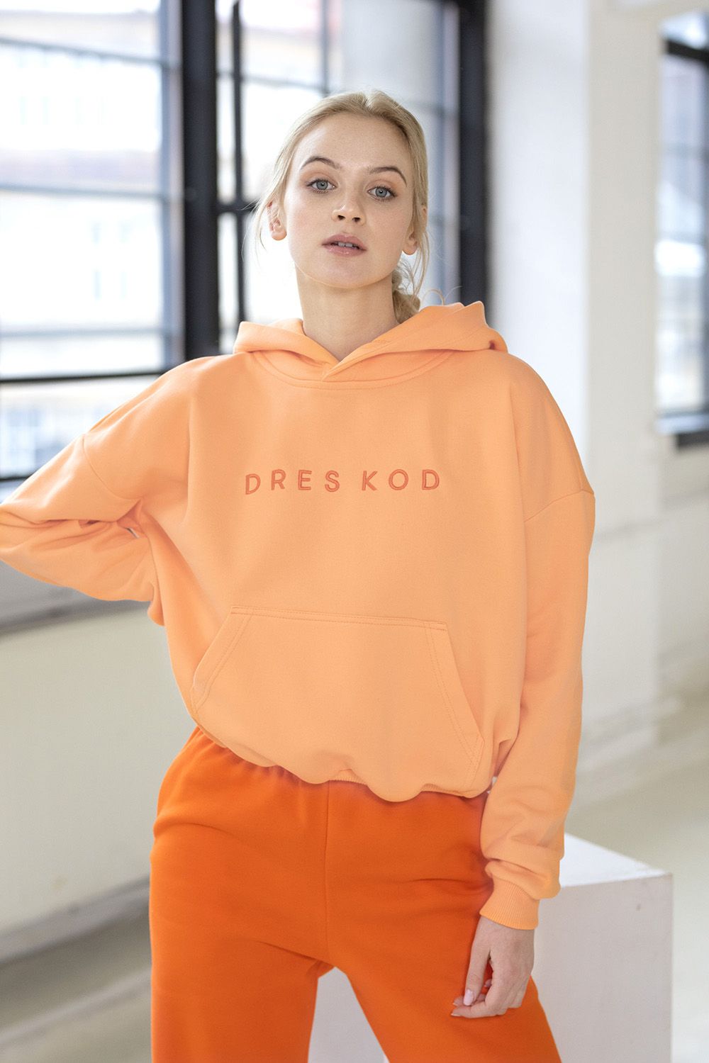 худи bluza dresowa dk08 17 spring от магазина «Зона Белья»