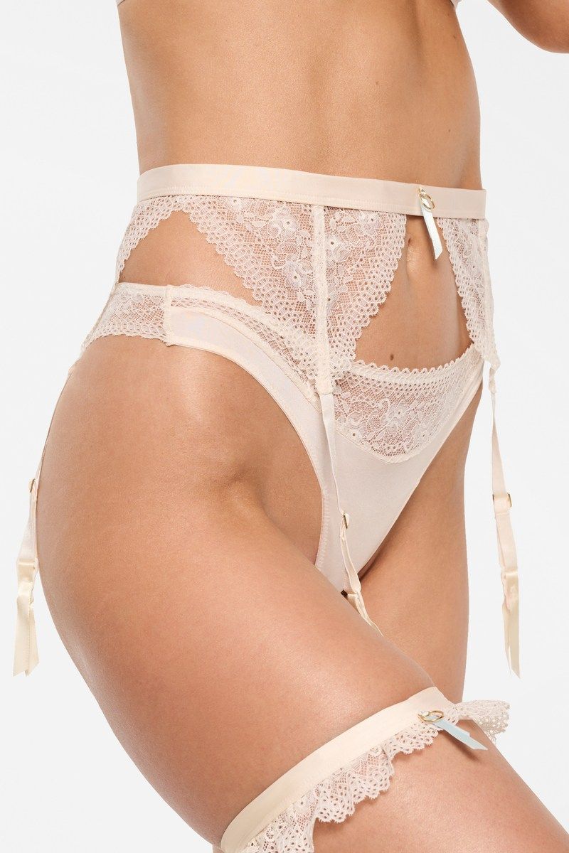 39581 sonika пояс для чулок от магазина «Зона Белья»