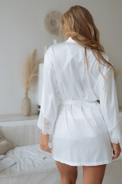 халат 7110 с кружевными вставками бело-молочного цвета от магазина «Зона Белья»