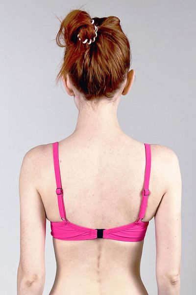 верх купальника laura navyblue-raspberry от магазина «Зона Белья»