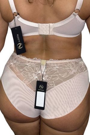 Нижнее белье для женщин купить по доступной цене в интернет-магазине Zonabelya.ru! 