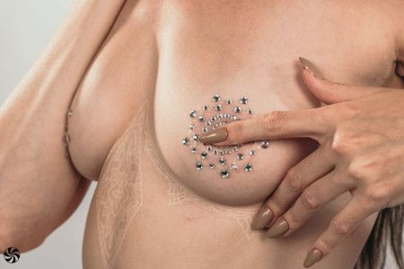 наклейки на грудь rowland купить по доступной цене в интернет-магазине Zonabelya.ru! 